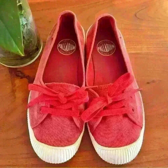 Palladium Women's Red Canvas Shoes - Picture 2 of 9